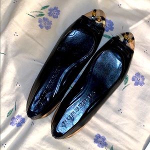 Burberry size 38 flats